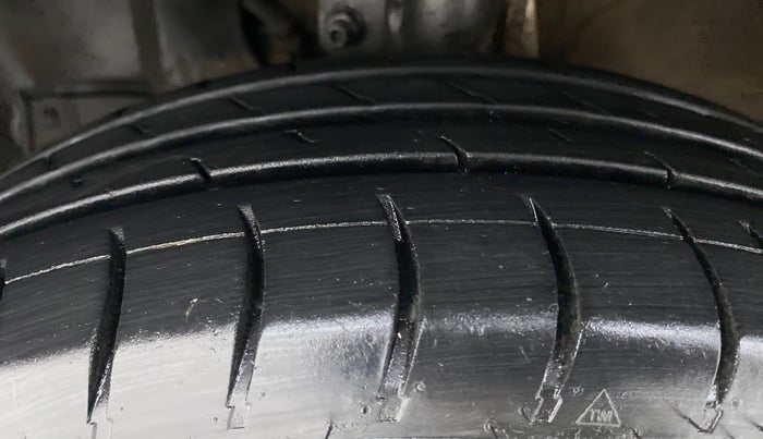 2019 Maruti New Wagon-R LXI CNG 1.0 L, CNG, Manual, 85,043 km, Left Front Tyre Tread