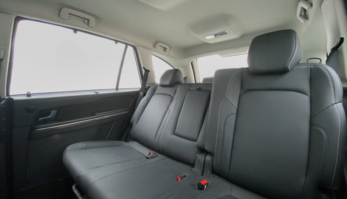 2018 Tata Hexa Varicor 400 XTA, Diesel, Automatic, 27,138 km, Reclining Back Row Seats