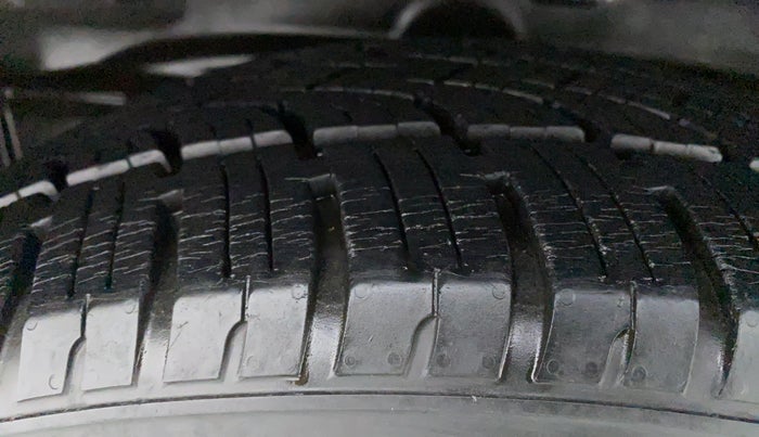 2018 Tata Hexa Varicor 400 XTA, Diesel, Automatic, 27,138 km, Right Rear Tyre Tread