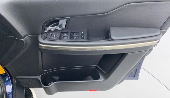 2018 Tata Hexa Varicor 400 XTA, Diesel, Automatic, 27,138 km, Driver Side Door Panels Control