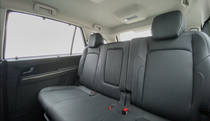 2018 Tata Hexa Varicor 400 XTA, Diesel, Automatic, 27,138 km, Right Side Rear Door Cabin