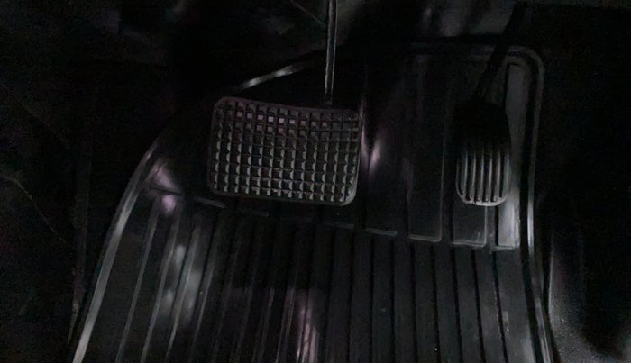 2018 Tata Hexa Varicor 400 XTA, Diesel, Automatic, 27,138 km, Pedals