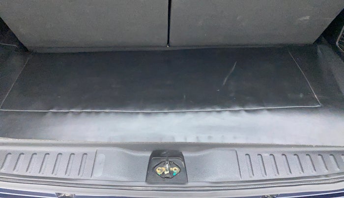 2018 Tata Hexa Varicor 400 XTA, Diesel, Automatic, 27,138 km, Boot Inside