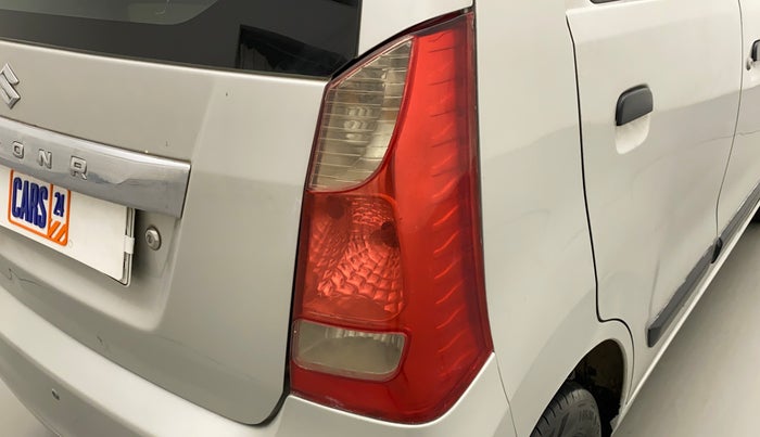 2017 Maruti Wagon R 1.0 LXI CNG, CNG, Manual, 1,10,660 km, Right tail light - Minor damage