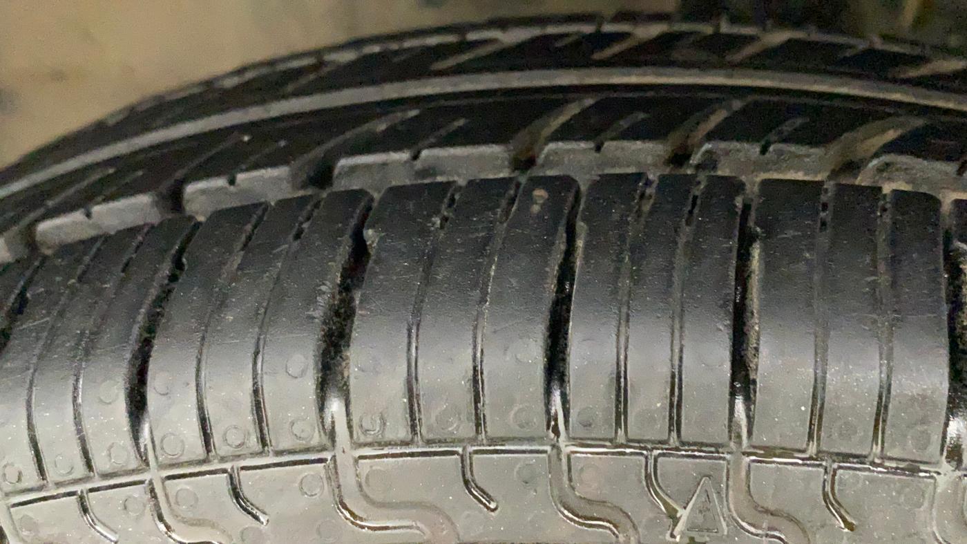 2017 Maruti Wagon R 1.0 LXI CNG, CNG, Manual, 1,10,660 km, Left Front Tyre Tread
