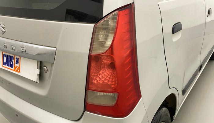 2017 Maruti Wagon R 1.0 LXI CNG, CNG, Manual, 1,10,660 km, Right tail light - Faded