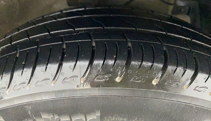 2018 Maruti Ciaz ZETA 1.4 VVT, Petrol, Manual, 37,407 km, Right Front Tyre Tread