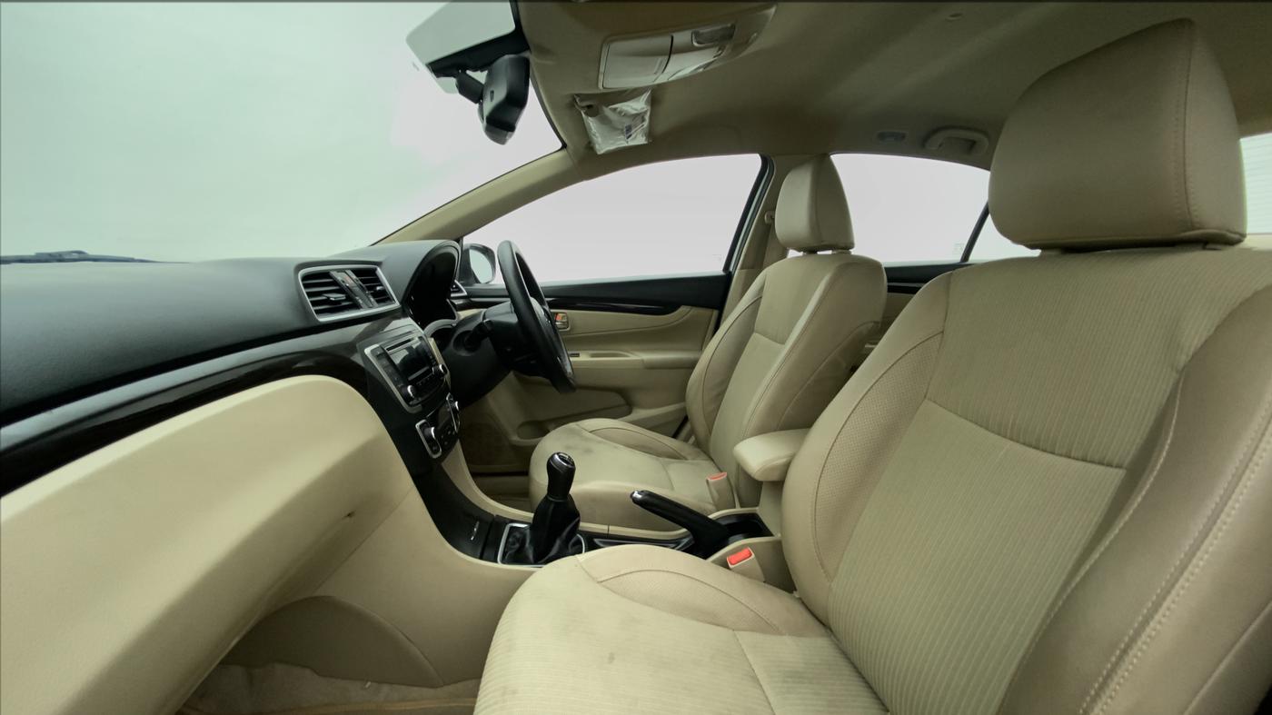 2018 Maruti Ciaz ZETA 1.4 VVT, Petrol, Manual, 37,407 km, Right Side Front Door Cabin