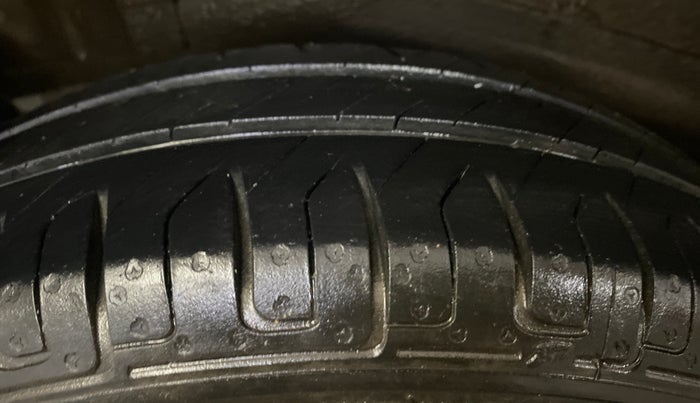 2014 Maruti Wagon R 1.0 VXI, Petrol, Manual, 55,650 km, Right Rear Tyre Tread