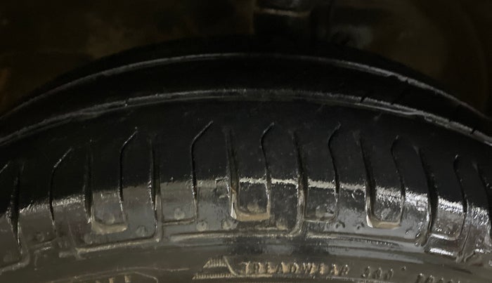 2014 Maruti Wagon R 1.0 VXI, Petrol, Manual, 55,650 km, Left Front Tyre Tread
