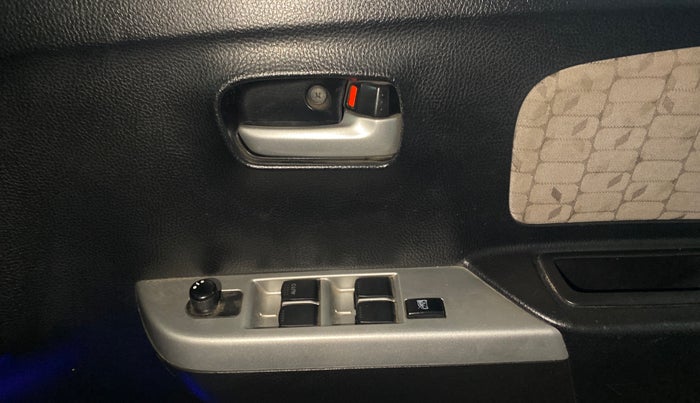 2014 Maruti Wagon R 1.0 VXI, Petrol, Manual, 55,650 km, Driver Side Door Panels Control