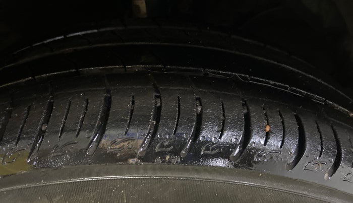 2018 Maruti Baleno ALPHA PETROL 1.2, Petrol, Manual, 75,932 km, Right Front Tyre Tread