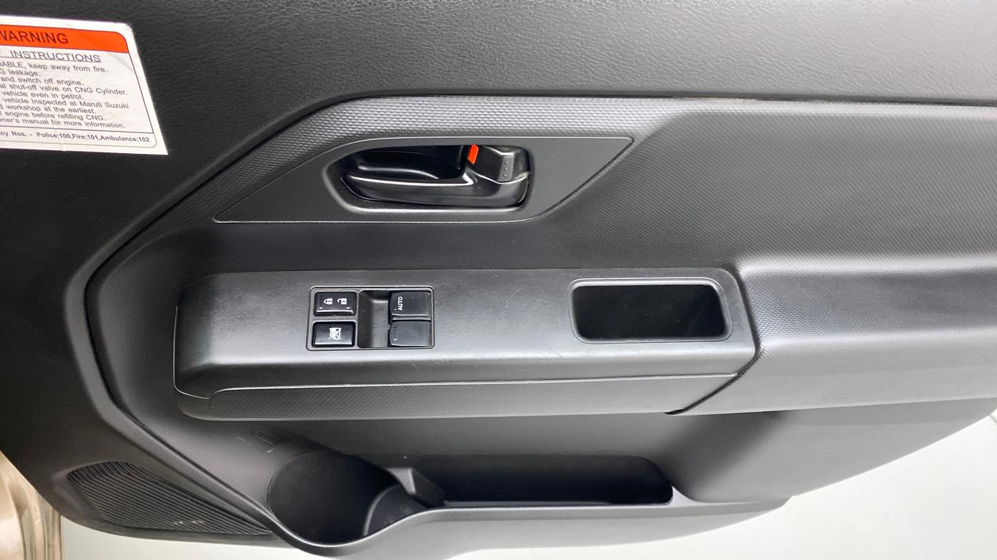 2021 Maruti New Wagon-R LXI CNG 1.0 L, CNG, Manual, 31,247 km, Driver Side Door Panels Control