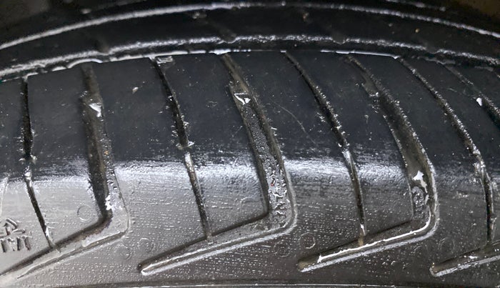 2021 Maruti New Wagon-R LXI CNG 1.0 L, CNG, Manual, 31,247 km, Left Front Tyre Tread