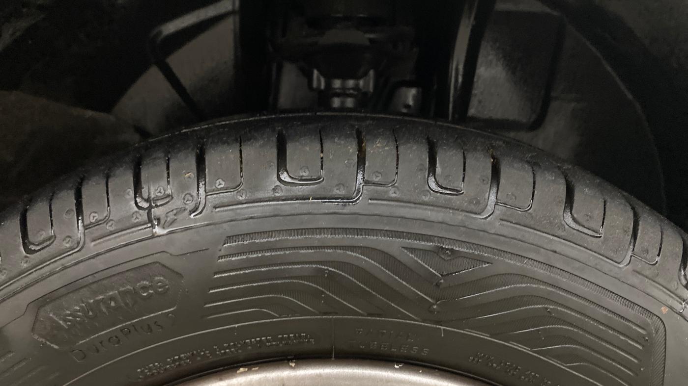 2017 Renault Kwid RXT 1.0 AMT, Petrol, Automatic, 51,514 km, Right Front Tyre Tread