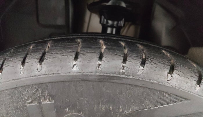 2016 Renault Kwid RXL, Petrol, Manual, 74,910 km, Left Front Tyre Tread