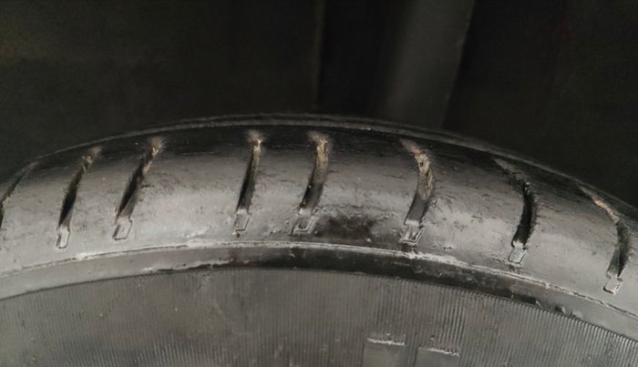 2016 Renault Kwid RXL, Petrol, Manual, 74,910 km, Left Rear Tyre Tread