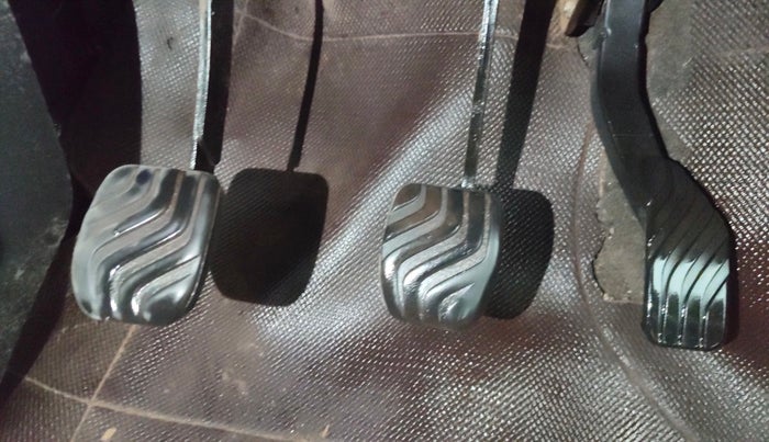 2016 Renault Kwid RXL, Petrol, Manual, 74,910 km, Pedals