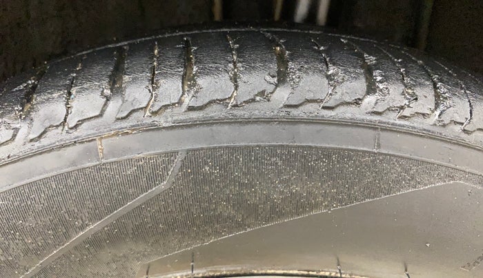 2022 Renault TRIBER RXZ, Petrol, Manual, 29,516 km, Left Rear Tyre Tread