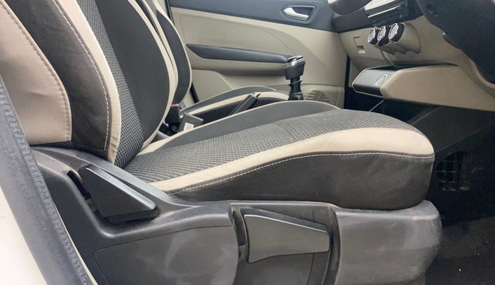 2022 Renault TRIBER RXZ, Petrol, Manual, 29,516 km, Driver Side Adjustment Panel