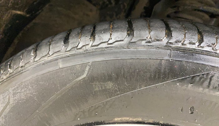 2022 Renault TRIBER RXZ, Petrol, Manual, 29,516 km, Right Front Tyre Tread