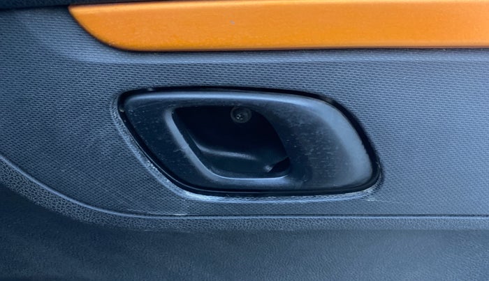 2019 Renault Kwid CLIMBER 1.0, Petrol, Manual, 60,345 km, Driver Side Door Panels Control