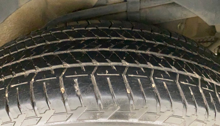 2016 Mahindra XUV500 W10, Diesel, Manual, 33,798 km, Left Rear Tyre Tread