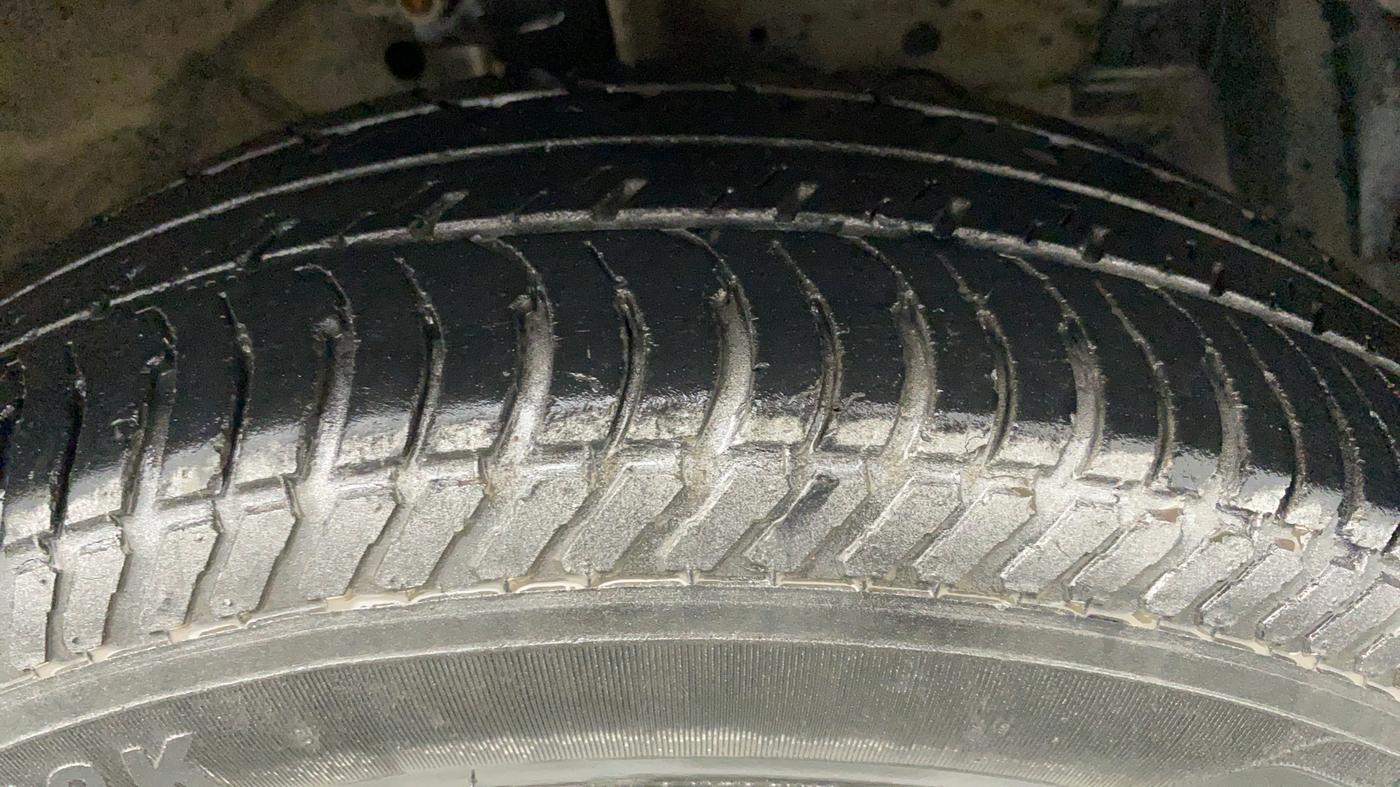 2013 Maruti Swift Dzire VXI, Petrol, Manual, 88,833 km, Right Front Tyre Tread
