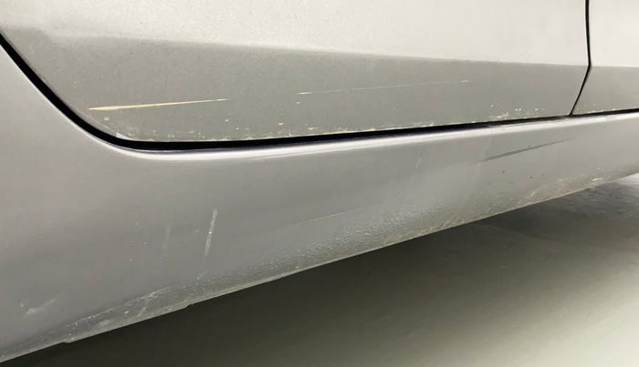 2013 Maruti Swift Dzire VXI, Petrol, Manual, 88,833 km, Right running board - Minor scratches