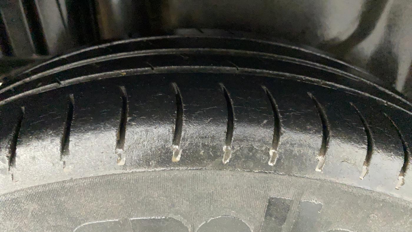 2013 Maruti Swift Dzire VXI, Petrol, Manual, 88,833 km, Right Rear Tyre Tread