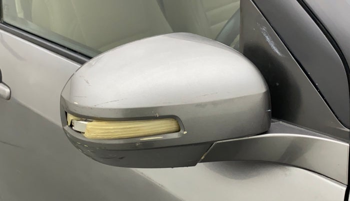 2013 Maruti Swift Dzire VXI, Petrol, Manual, 88,833 km, Right rear-view mirror - Indicator light has minor damage