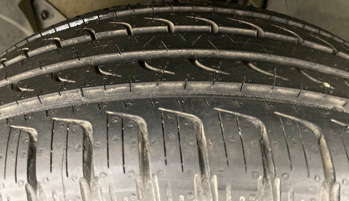 2016 Renault Duster RXZ 85 PS DIESEL, Diesel, Manual, 73,140 km, Left Front Tyre Tread