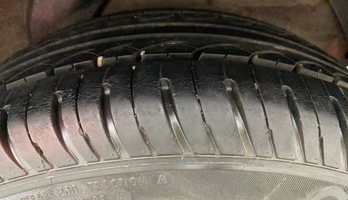 2011 Hyundai i20 MAGNA (O) 1.2, Petrol, Manual, 75,447 km, Left Rear Tyre Tread