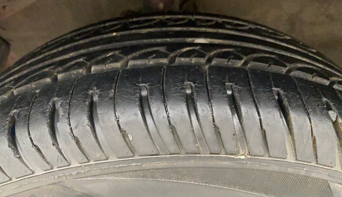 2011 Hyundai i20 MAGNA (O) 1.2, Petrol, Manual, 75,447 km, Left Front Tyre Tread
