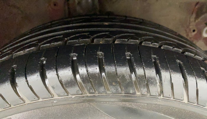2011 Hyundai i20 MAGNA (O) 1.2, Petrol, Manual, 75,447 km, Right Front Tyre Tread