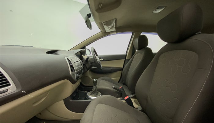 2011 Hyundai i20 MAGNA (O) 1.2, Petrol, Manual, 75,447 km, Right Side Front Door Cabin