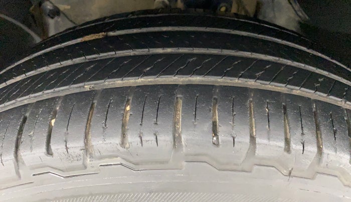 2017 Renault Duster RXZ 85 PS DIESEL, Diesel, Manual, 71,711 km, Left Front Tyre Tread