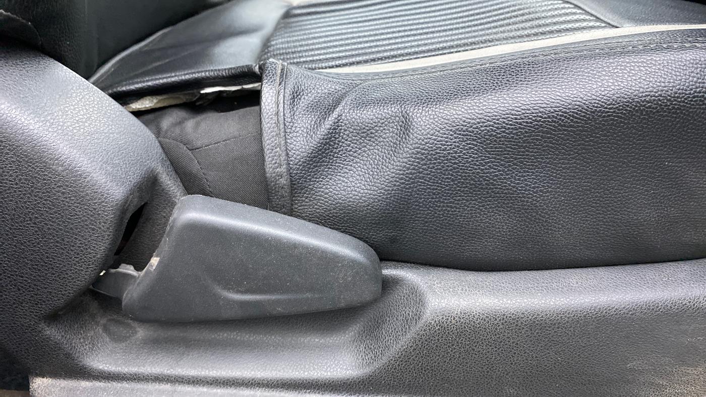 2019 Renault Kwid 1.0 RXT Opt, Petrol, Manual, 37,526 km, Driver Side Adjustment Panel