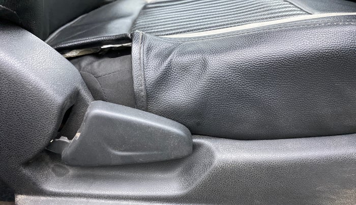 2019 Renault Kwid 1.0 RXT Opt, Petrol, Manual, 37,526 km, Driver Side Adjustment Panel