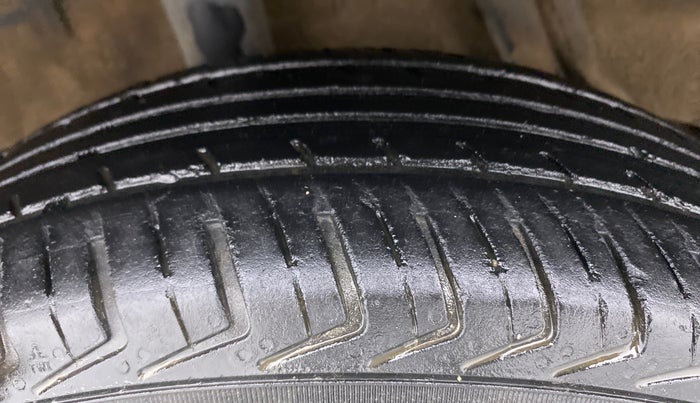 2019 Renault Kwid 1.0 RXT Opt, Petrol, Manual, 37,526 km, Right Rear Tyre Tread