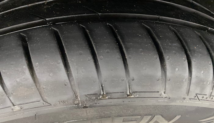 2016 Maruti Vitara Brezza ZDI PLUS, Diesel, Manual, 83,320 km, Right Rear Tyre Tread