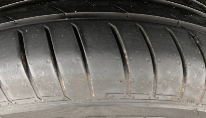 2016 Maruti Vitara Brezza ZDI PLUS, Diesel, Manual, 83,320 km, Left Rear Tyre Tread