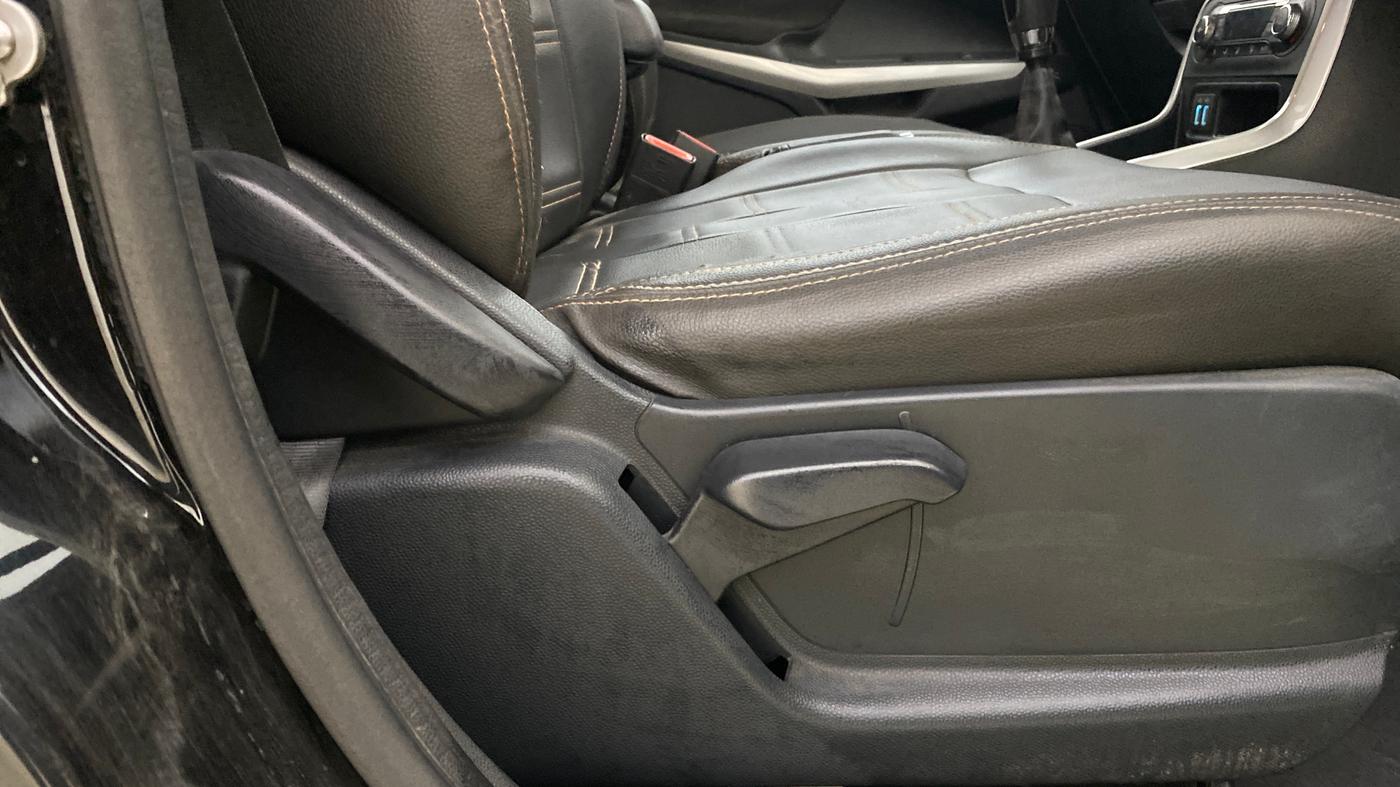 2017 Ford Ecosport TITANIUM 1.5L DIESEL, Diesel, Manual, 1,00,638 km, Driver Side Adjustment Panel
