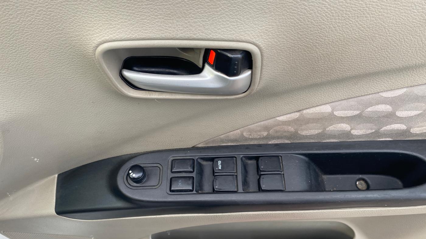 2016 Maruti Celerio ZXI (O), CNG, Manual, 1,29,851 km, Driver Side Door Panels Control