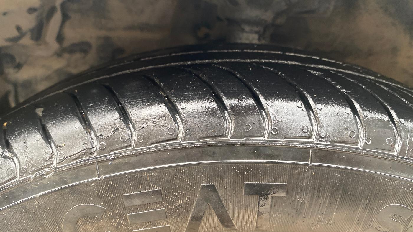 2016 Maruti Celerio ZXI (O), CNG, Manual, 1,29,851 km, Left Front Tyre Tread