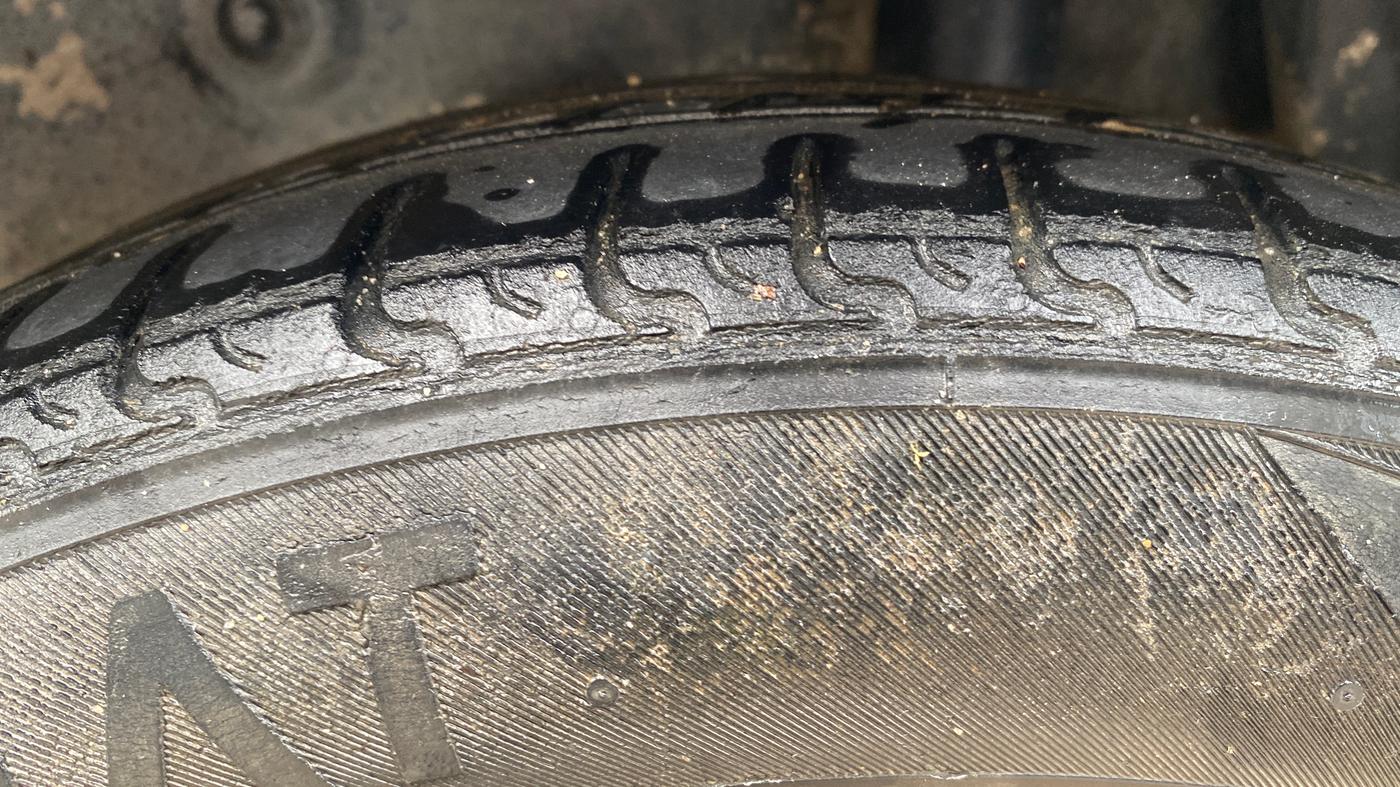 2016 Maruti Celerio ZXI (O), CNG, Manual, 1,29,851 km, Left Rear Tyre Tread