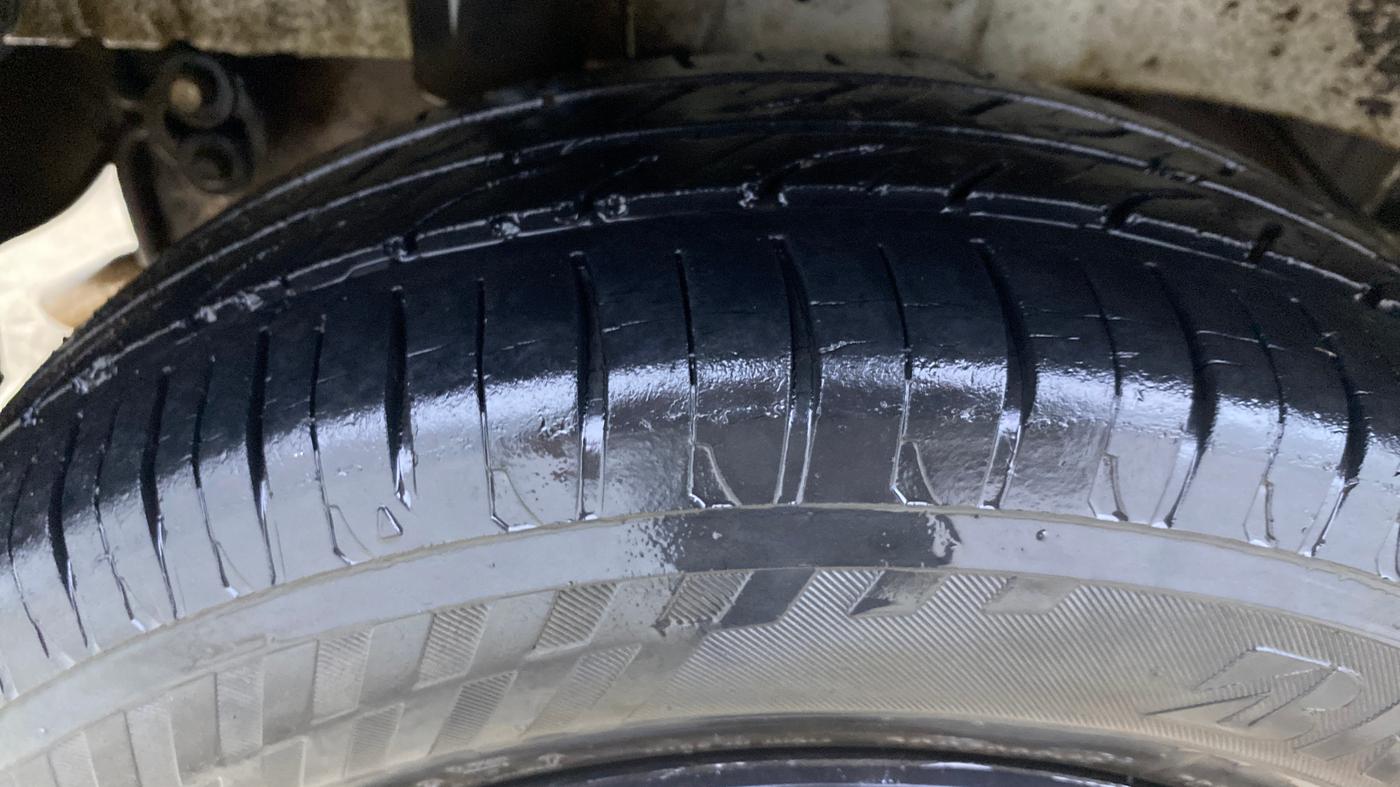 2016 Mahindra Kuv100 K4 6 STR, Petrol, Manual, 31,051 km, Right Rear Tyre Tread