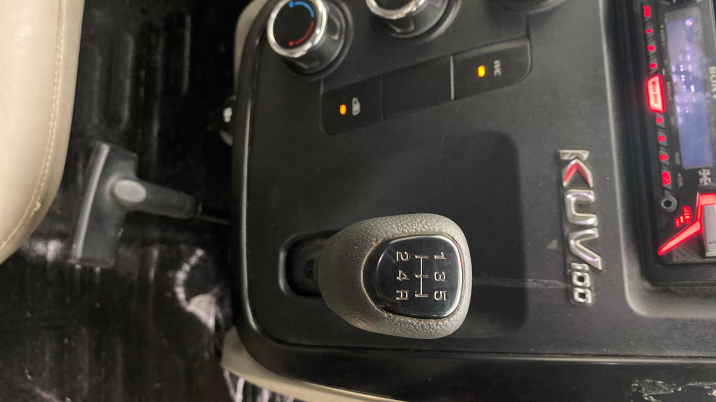 2016 Mahindra Kuv100 K4 6 STR, Petrol, Manual, 31,051 km, Gear Lever