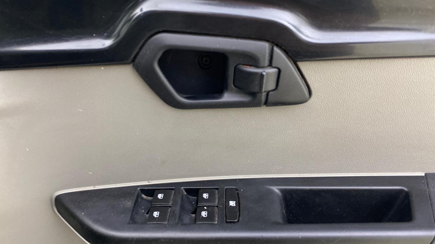 2016 Mahindra Kuv100 K4 6 STR, Petrol, Manual, 31,051 km, Driver Side Door Panels Control