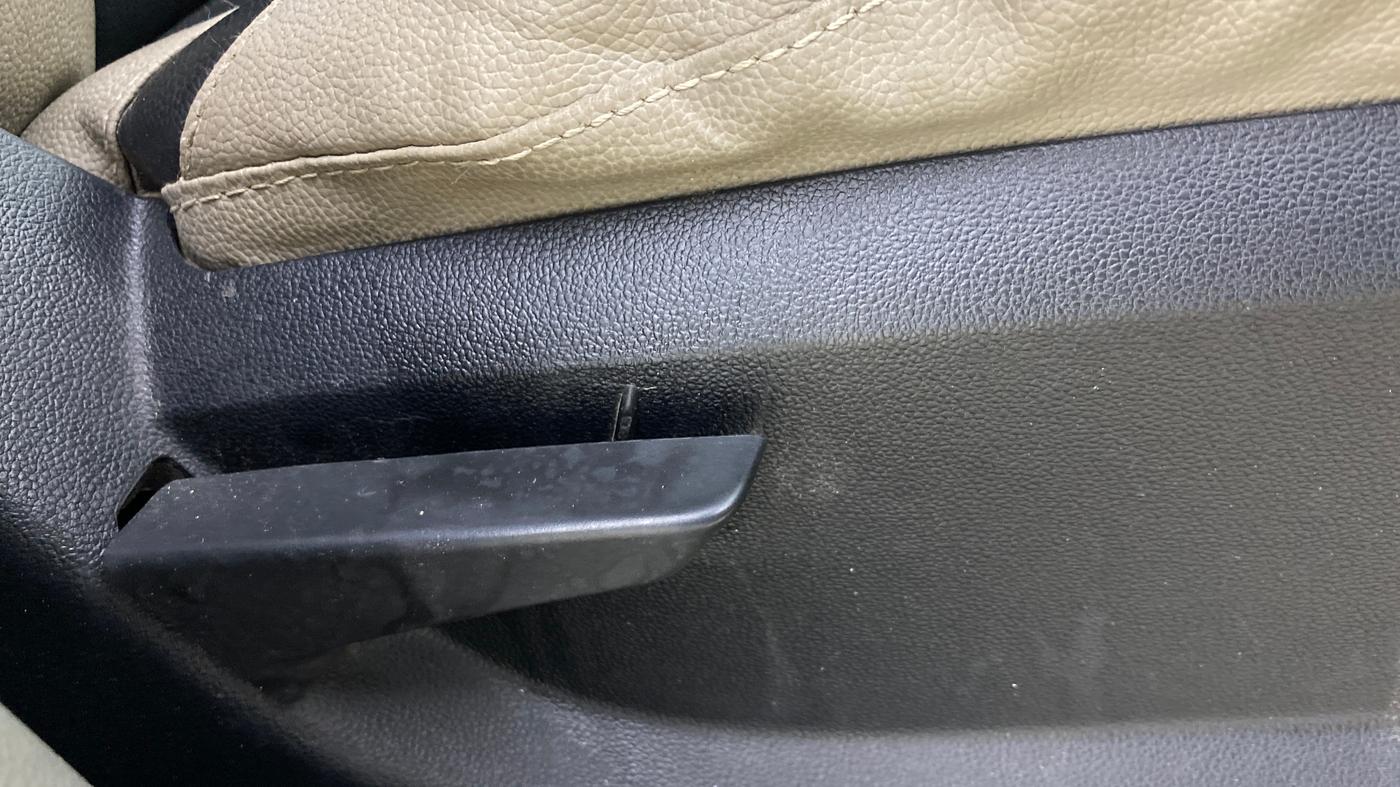 2016 Mahindra Kuv100 K4 6 STR, Petrol, Manual, 31,051 km, Driver Side Adjustment Panel